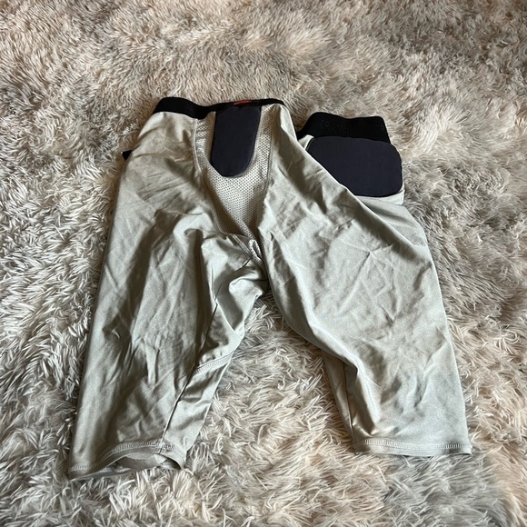 NWT‎ Cramer Skill 7 gray and black 7 pad football girdle - Picture 6 of 6